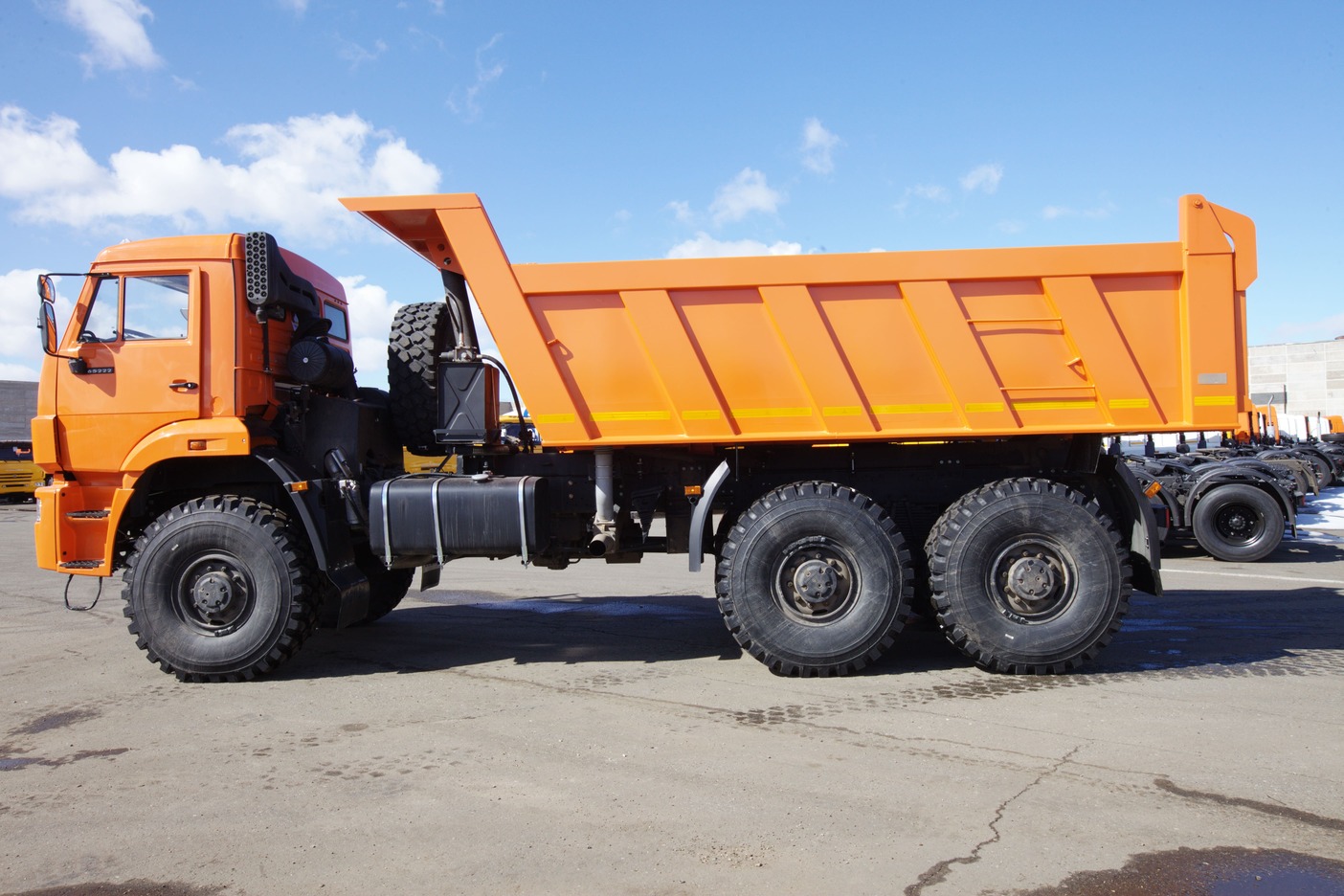 Самосвал КАМАЗ 65222